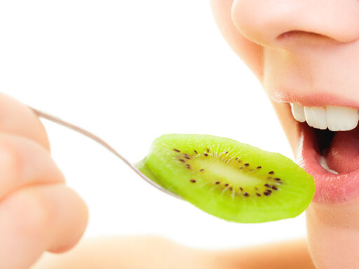 Kiwis_counter_constipation-1338x460