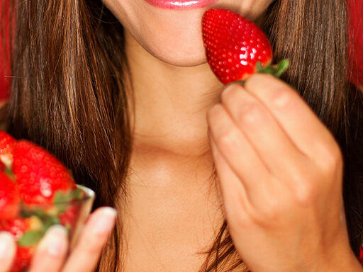 Strawberries_vs_esophageal_cancer-1338x460
