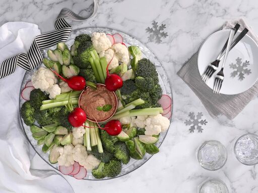 Vegetable-Wreath-with-Sun-Dried-Tomato-Cashew-Dip_6000_4000